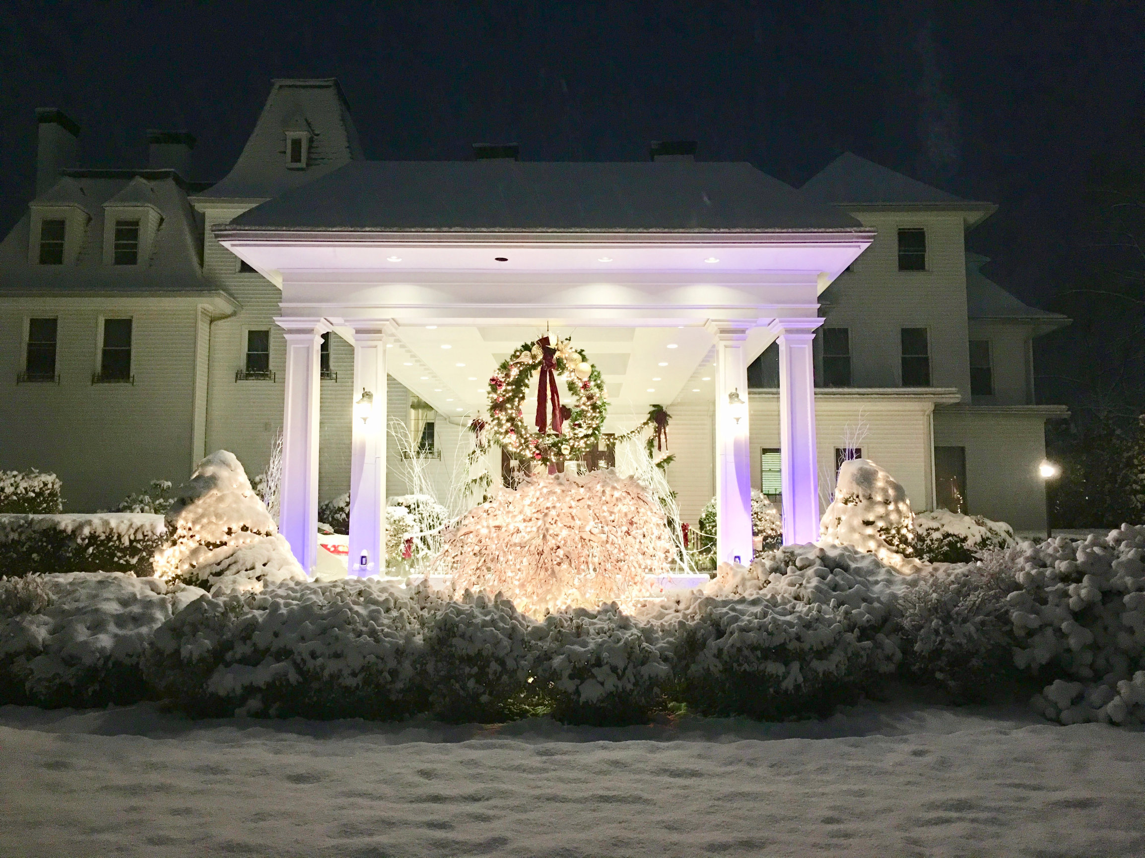 HOLIDAY DAVENPORT MANSION